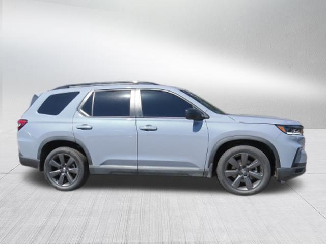 Used 2025 Honda Pilot Sport image 2