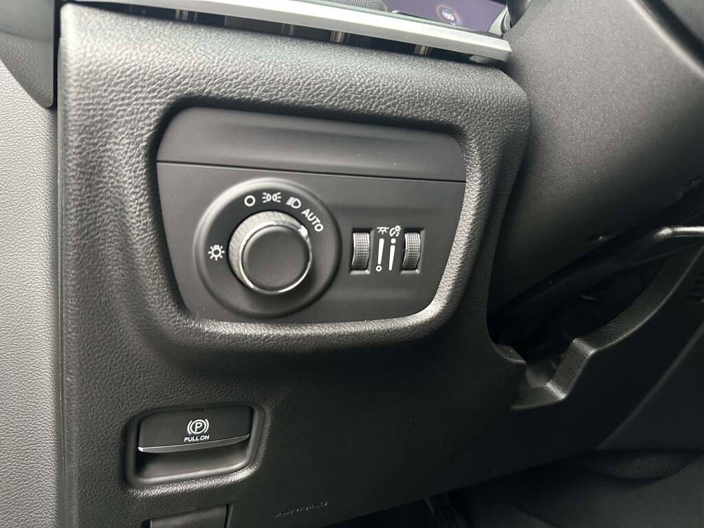 New 2025 Jeep Grand Cherokee L Laredo image 28