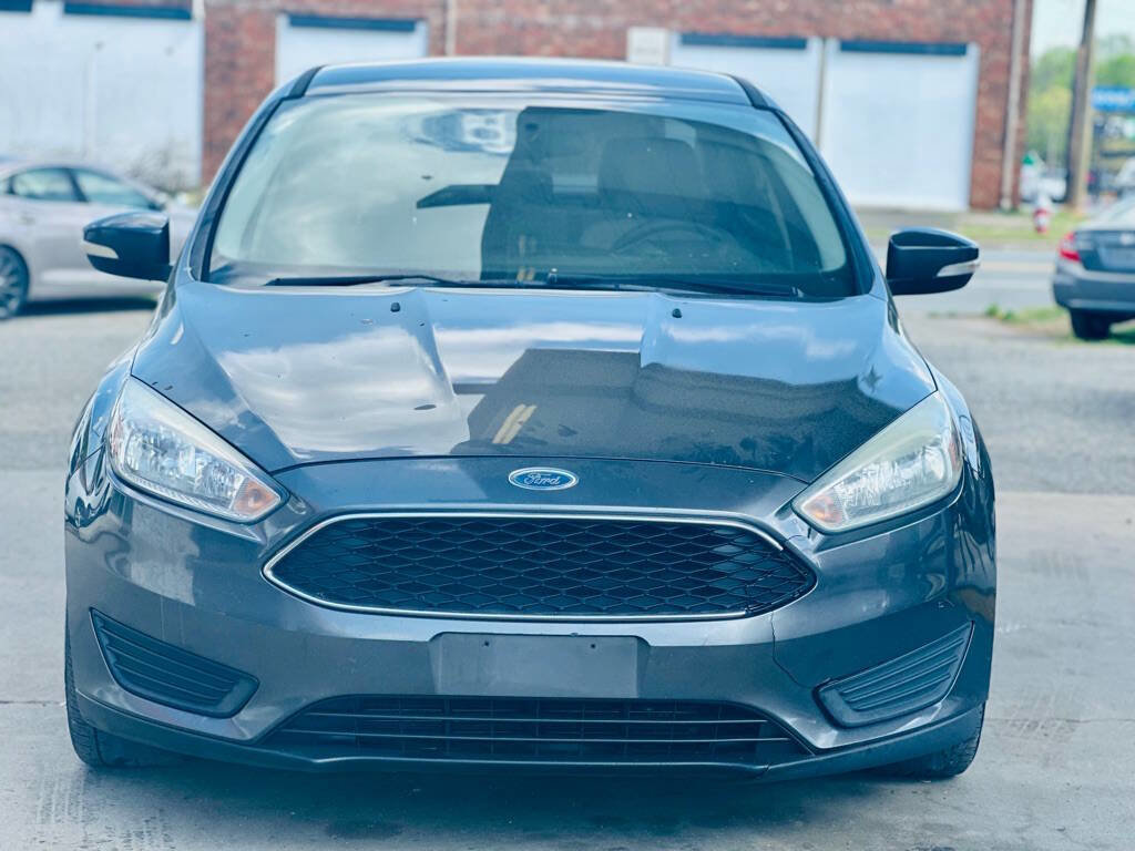 Used 2016 Ford Focus SE w/ SE Power Seat Package image 2