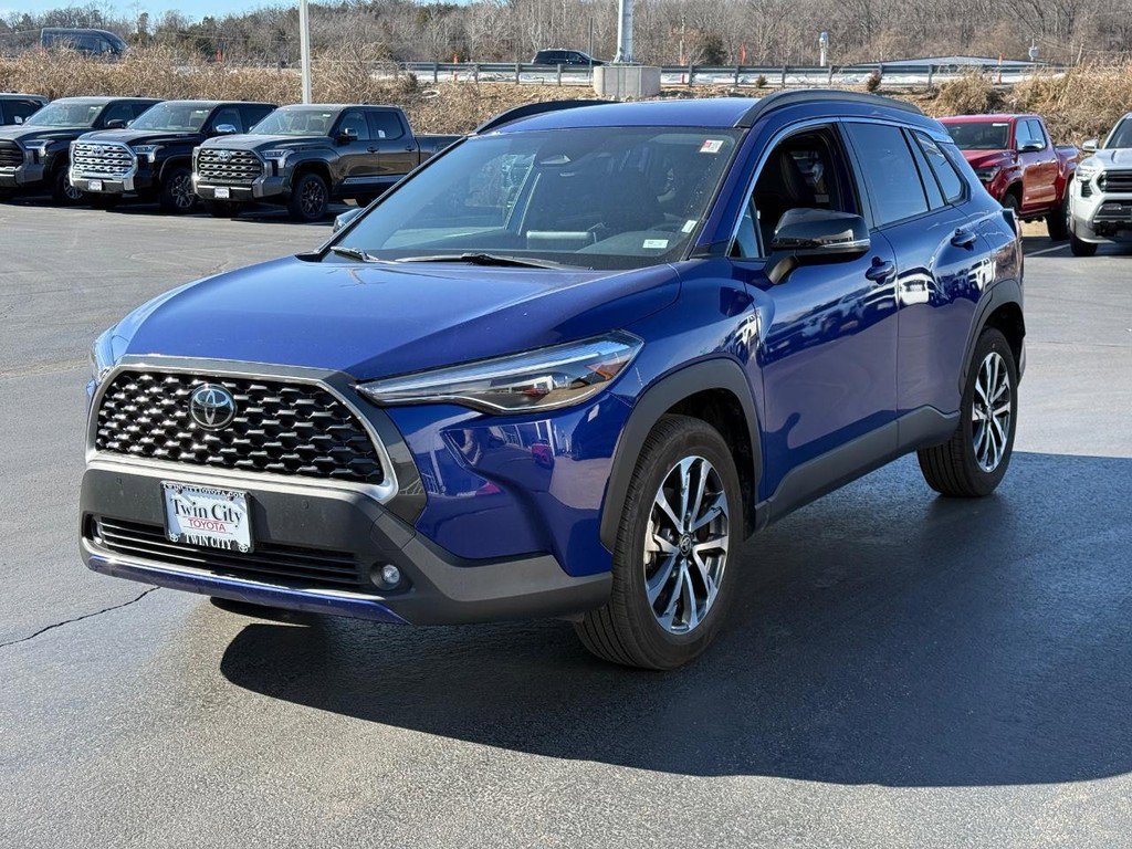 Certified 2025 Toyota Corolla Cross XLE image 9