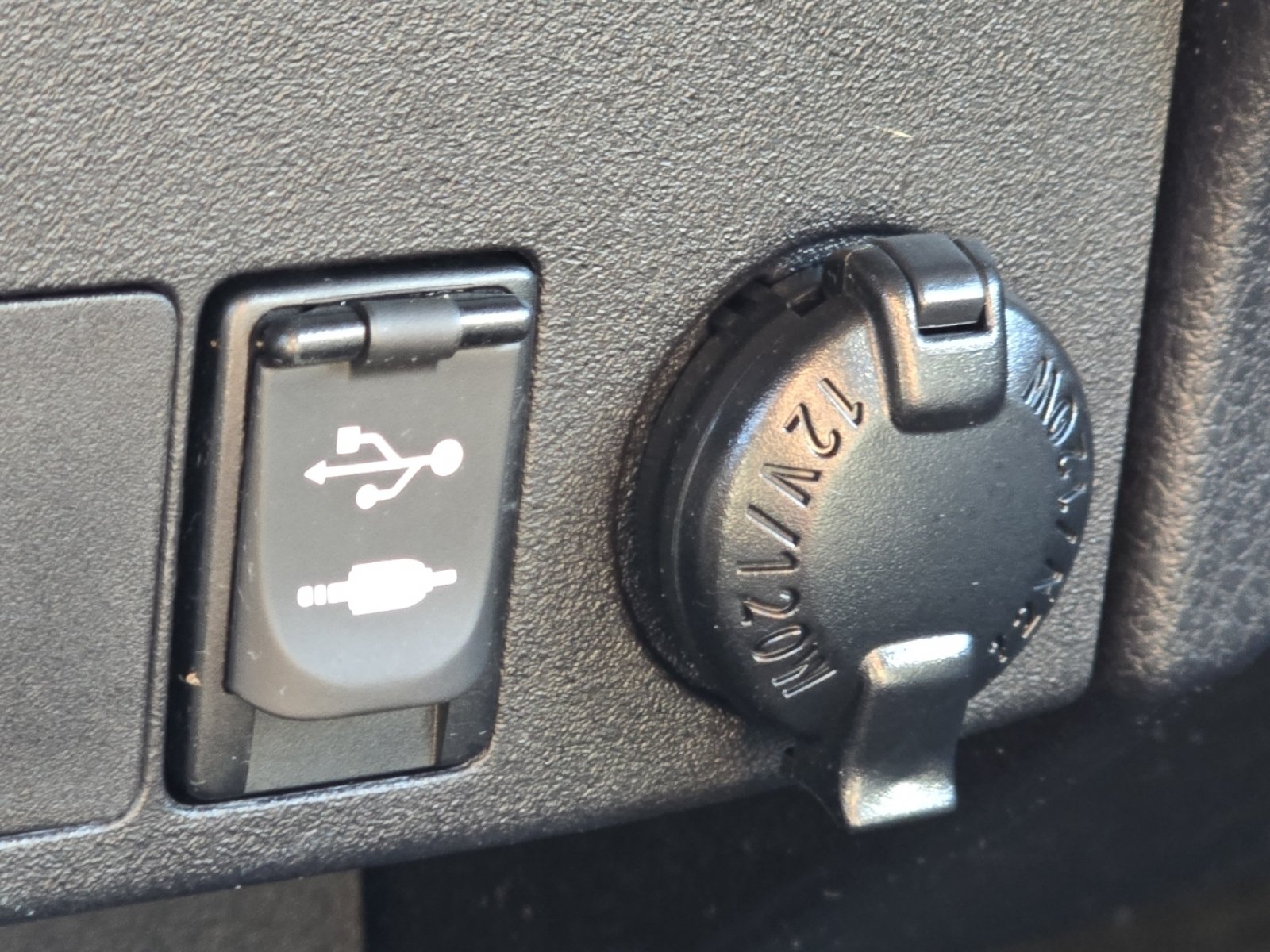Used 2015 Toyota RAV4 XLE FWD image 10