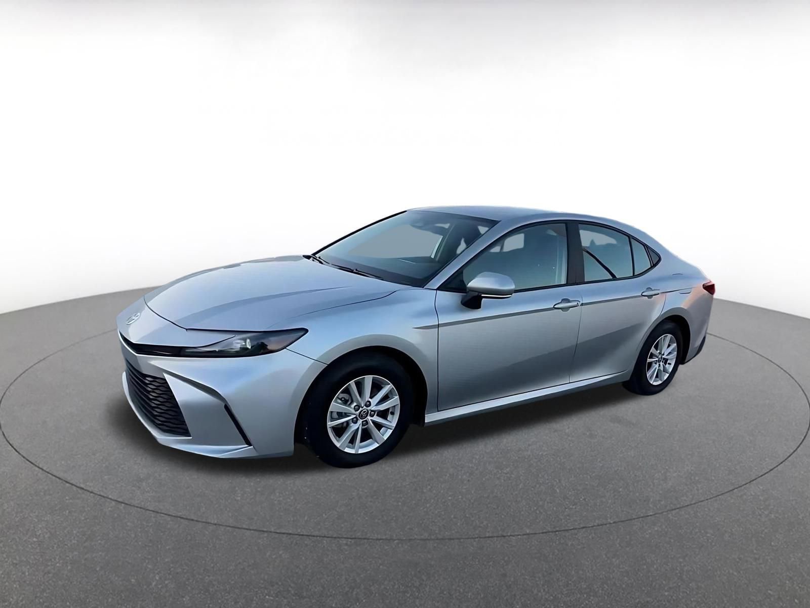 Used 2025 Toyota Camry LE image 9