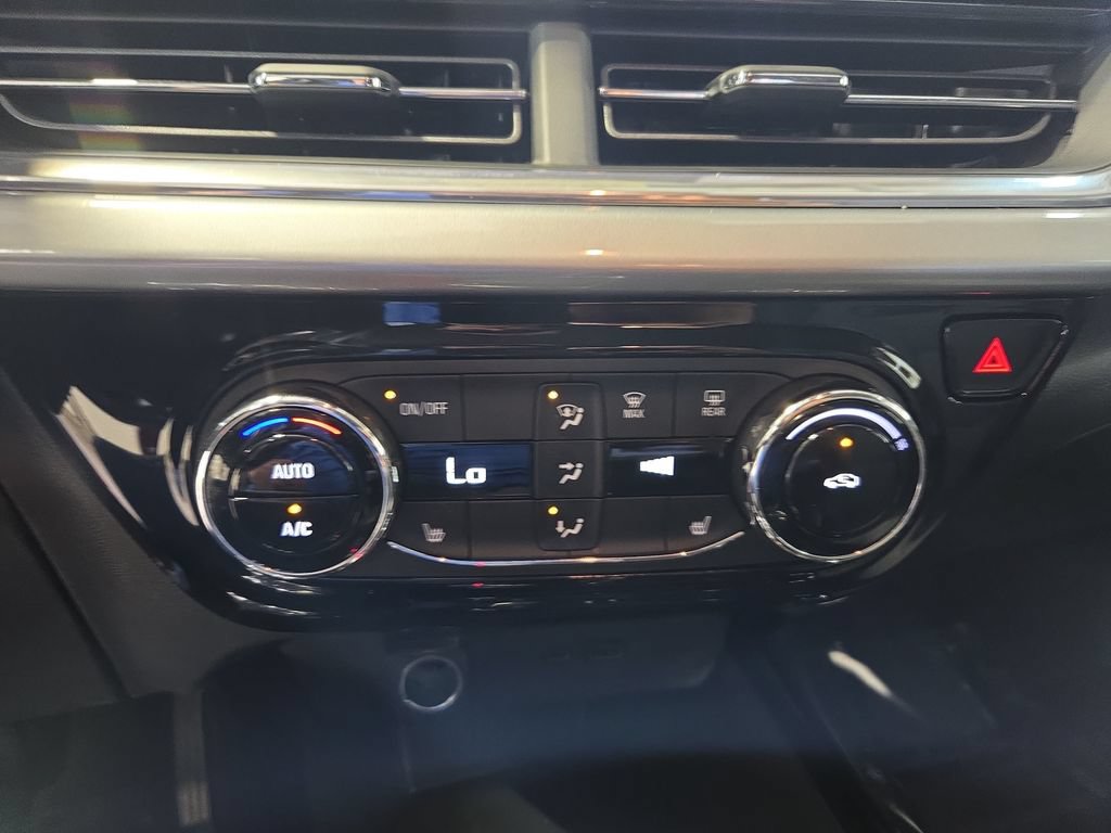 Used 2024 Chevrolet Trax LT w/ Driver Confidence Package FWD image 25