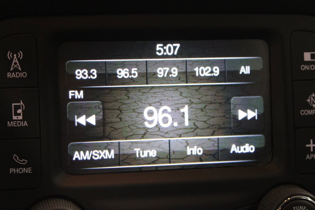 Used 2017 Jeep Renegade Latitude w/ Cold Weather Group image 41