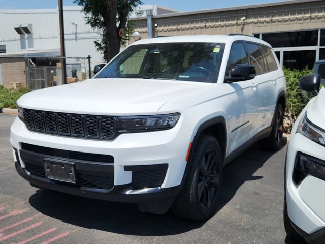Used 2022 Jeep Grand Cherokee L Laredo AWD/4WD image 3