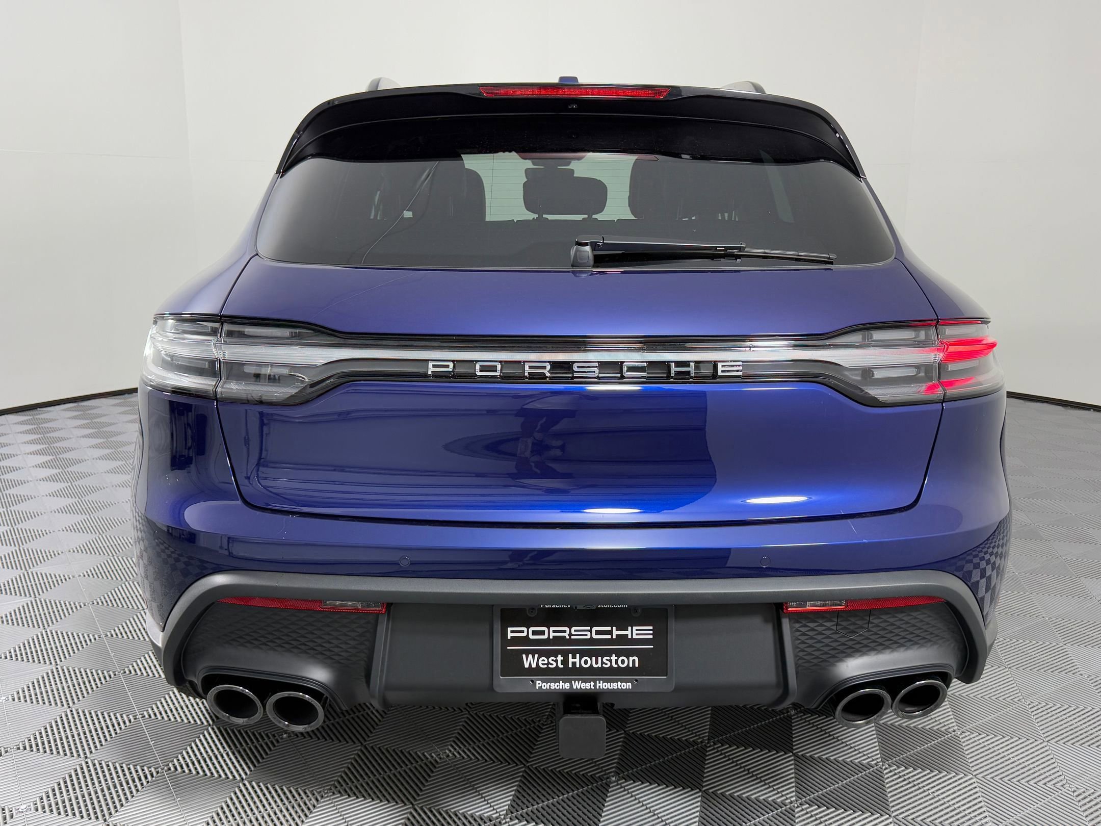 Certified 2026 Porsche Macan AWD/4WD image 10