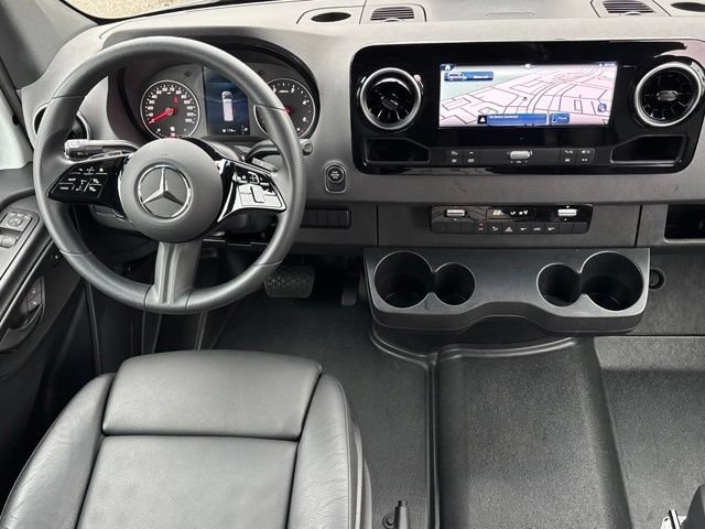 Used 2025 Mercedes-Benz Sprinter 2500 image 31