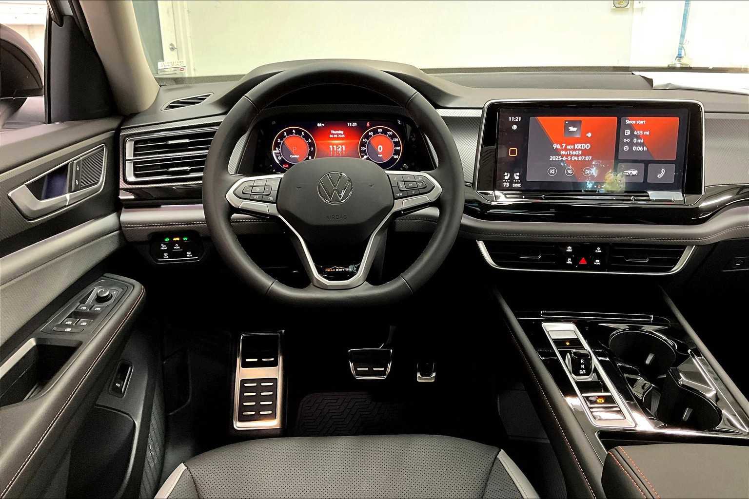 New 2025 Volkswagen Atlas Peak Edition SE image 15