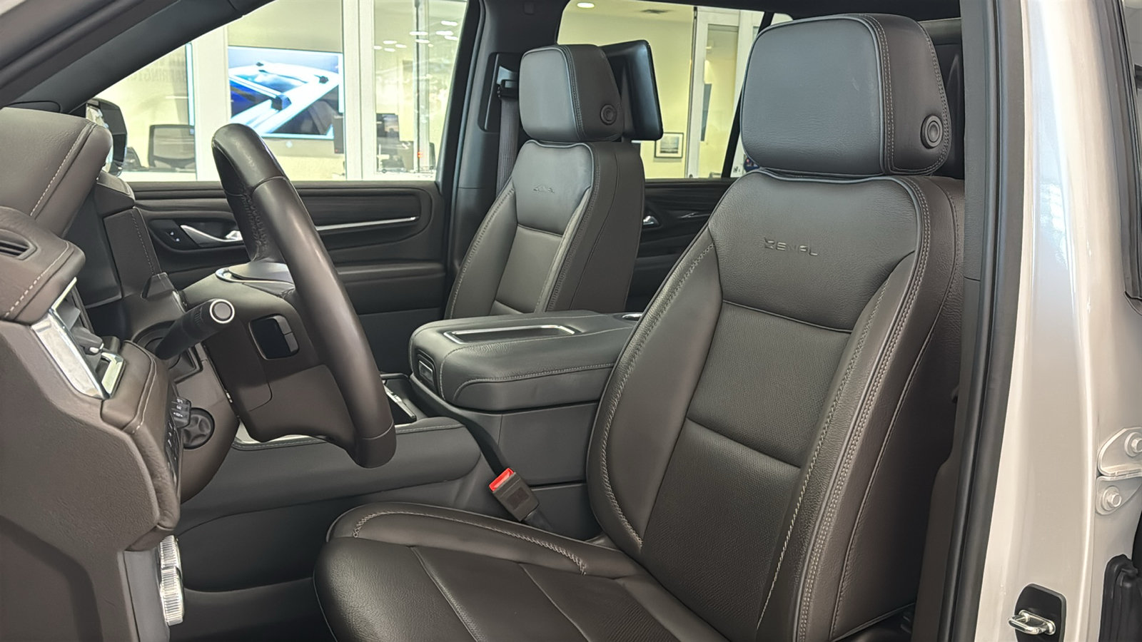 Used 2024 GMC Yukon Denali w/ Denali Reserve Package AWD/4WD image 26