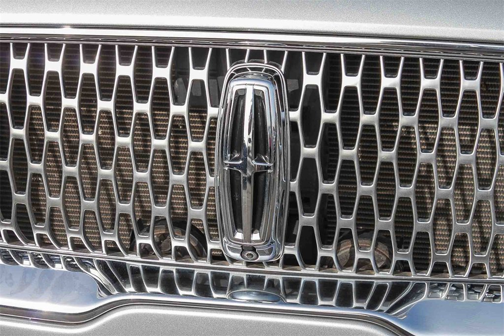 Used 2020 Lincoln Nautilus Reserve w/ Equipment Group 201A image 6