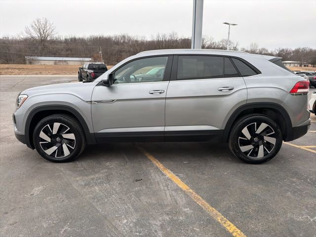 Used 2024 Volkswagen Atlas Cross Sport SE image 5