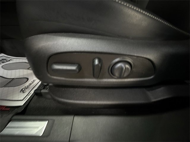 Certified 2023 GMC Acadia SLT w/ Preferred Package image 12