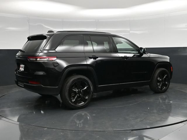 Used 2023 Jeep Grand Cherokee Limited w/ Black Appearance Package AWD/4WD image 2
