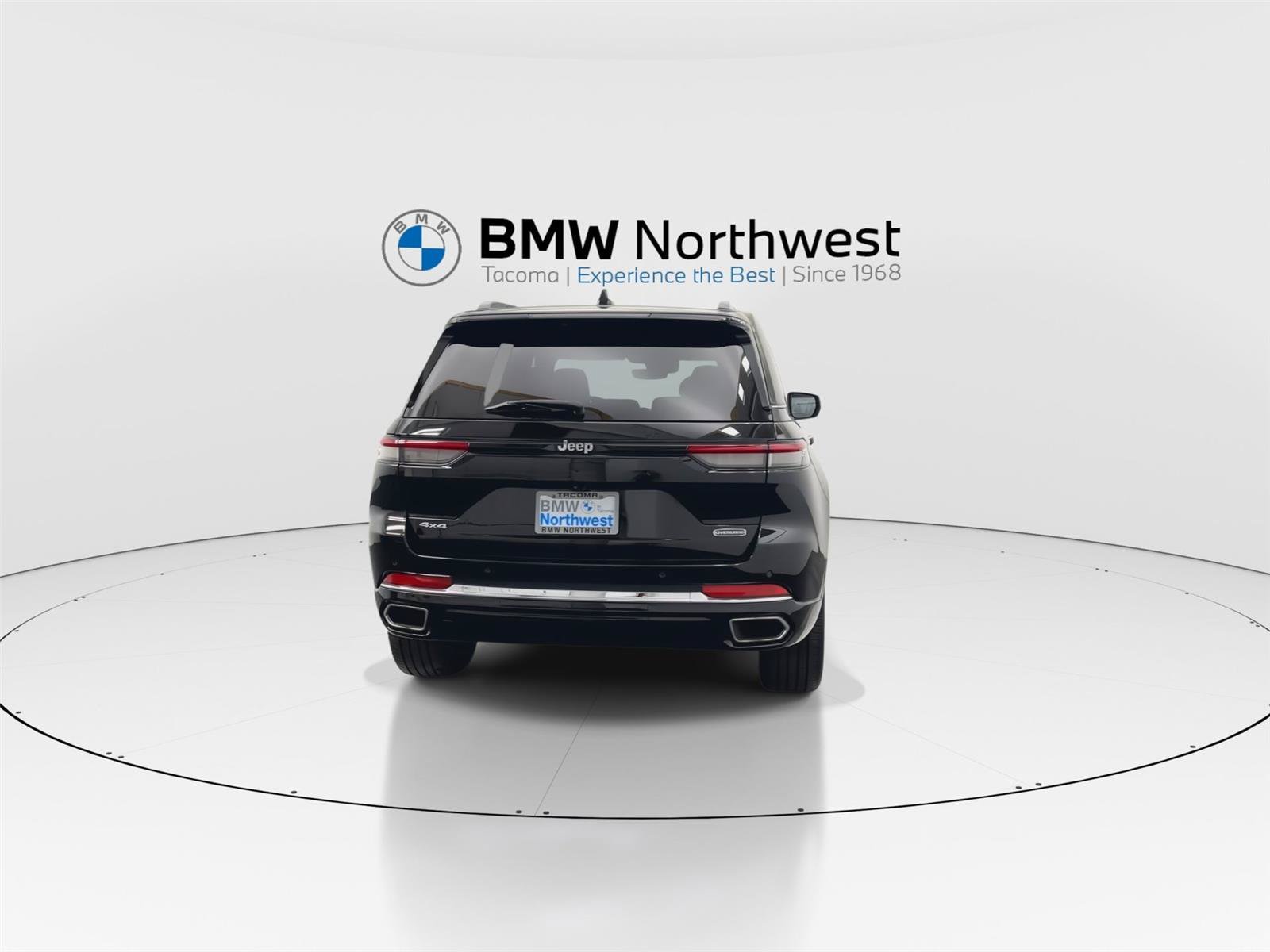 Used 2022 Jeep Grand Cherokee Overland AWD/4WD image 2