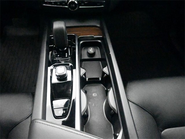 Used 2023 Volvo XC60 B5 Plus w/ Protection Package Premier image 13