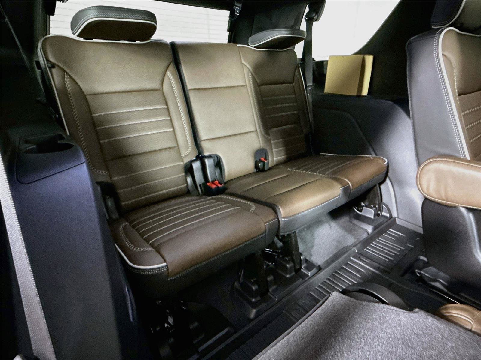 New 2026 GMC Yukon Denali Ultimate w/ LPO, Floor Liner Package AWD/4WD image 23