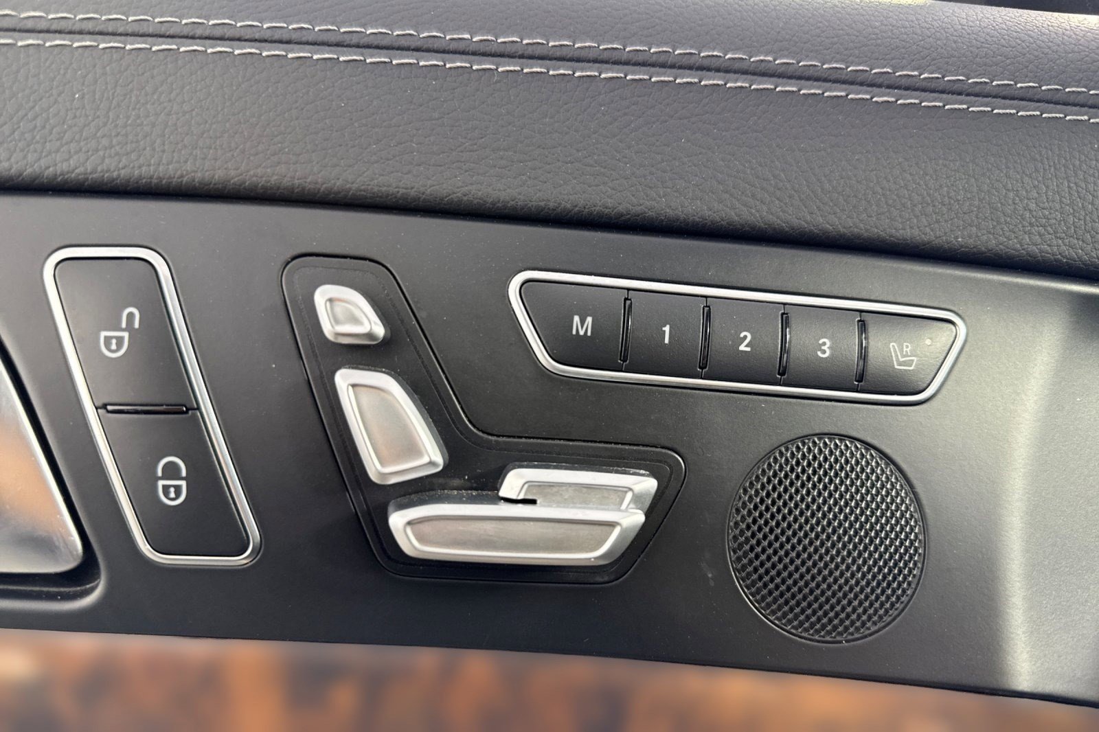 Used 2013 Mercedes-Benz SL 550 w/ Premium Pkg image 22