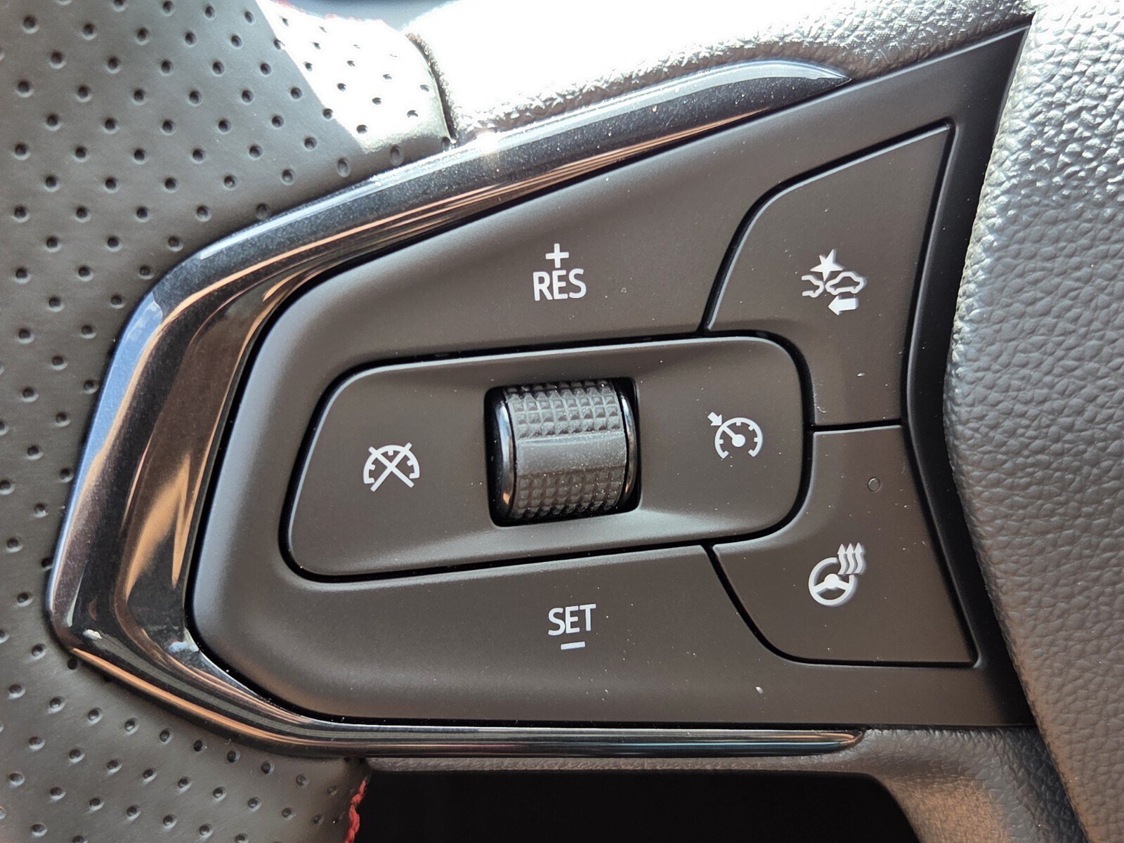 New 2026 Chevrolet Trax RS w/ Driver Confidence Package FWD image 14