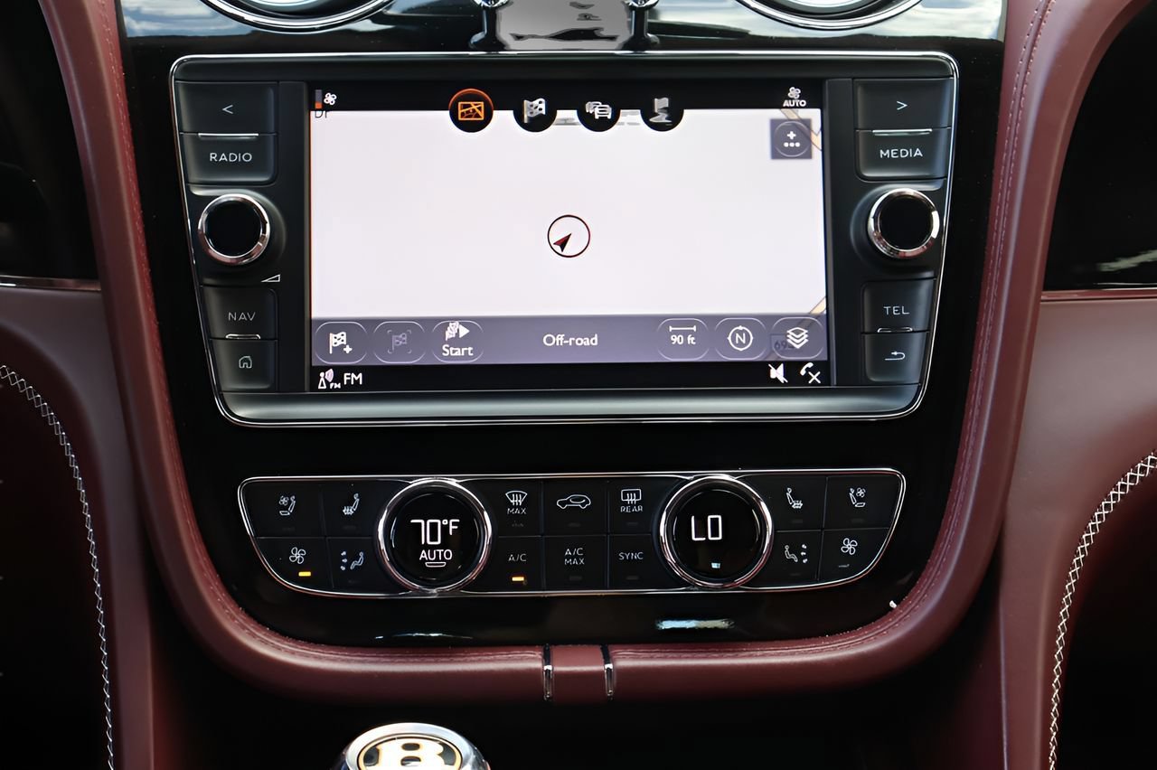 Used 2020 Bentley Bentayga AWD/4WD image 17