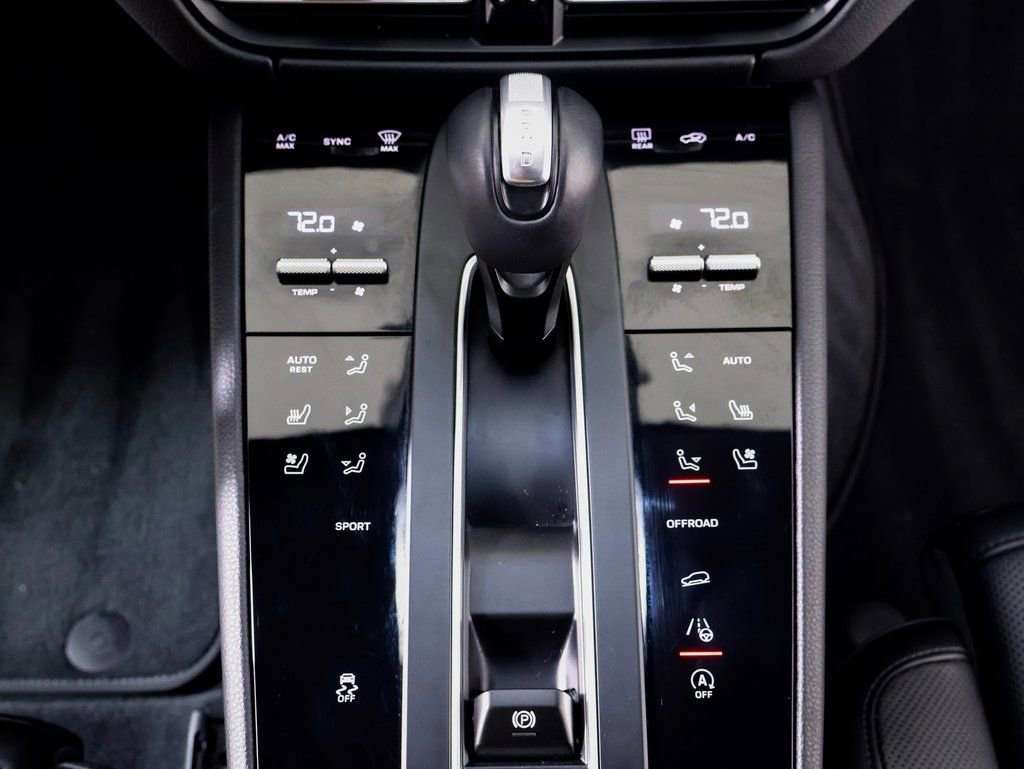 Certified 2025 Porsche Macan AWD/4WD image 18