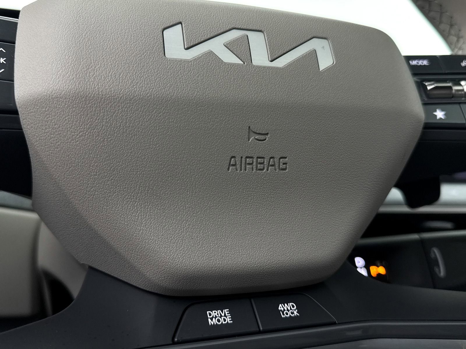 Used 2025 Kia EV9 Wind image 10