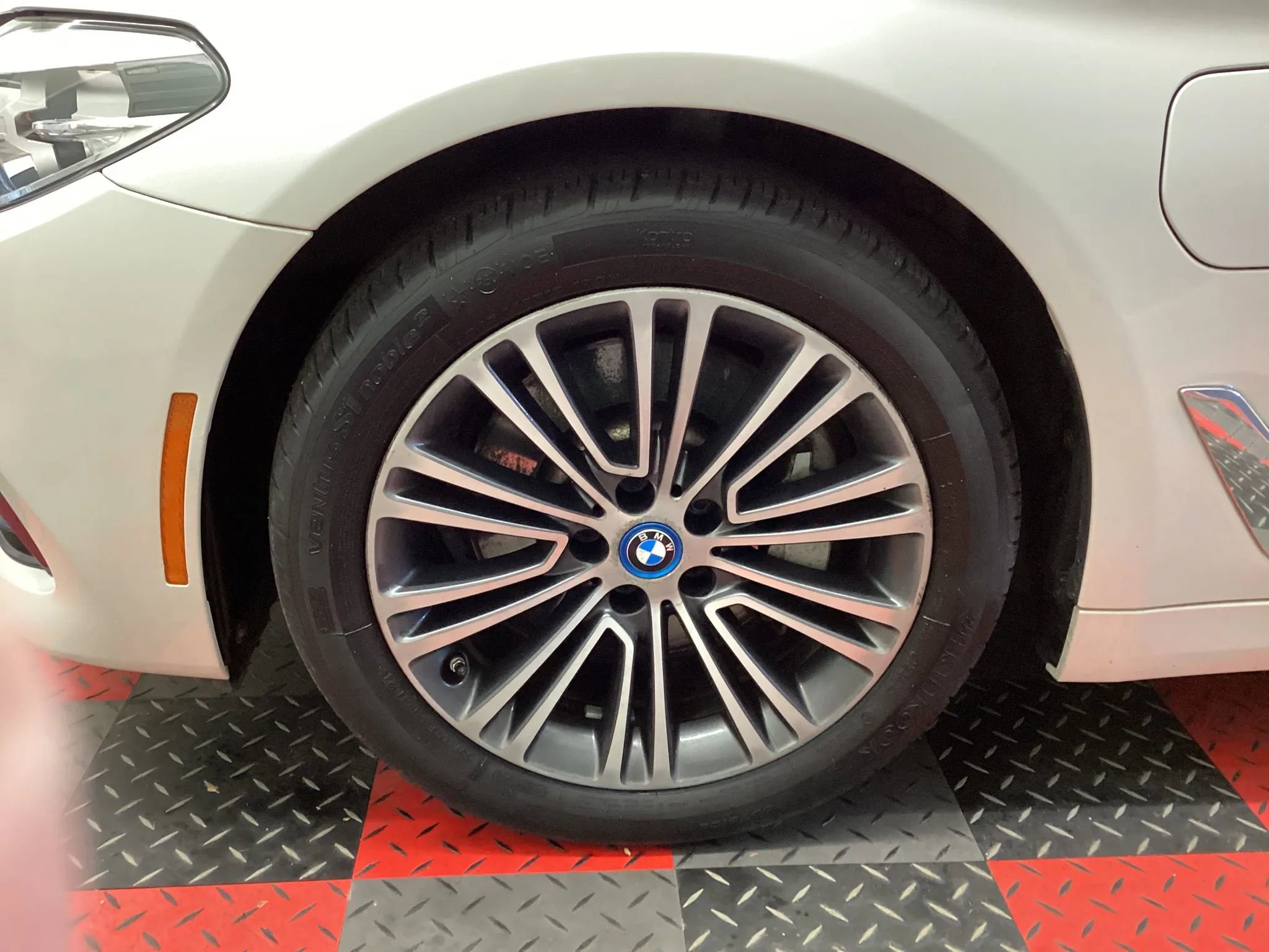 Used 2019 BMW 530e xDrive w/ Convenience Package AWD/4WD image 6