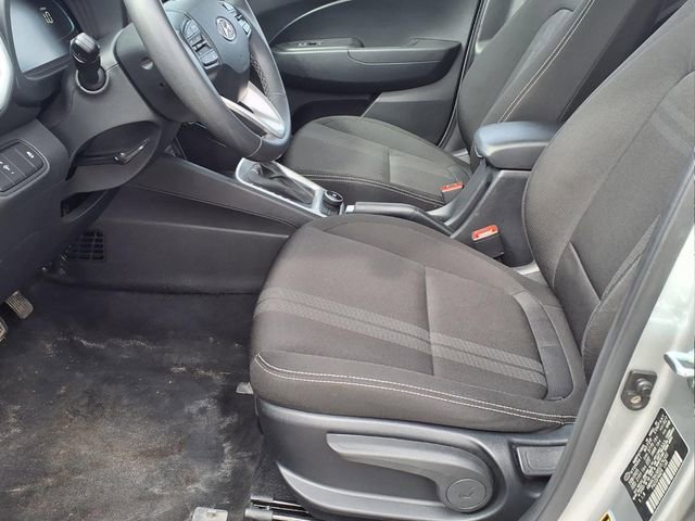 Used 2025 Hyundai Venue SEL image 16