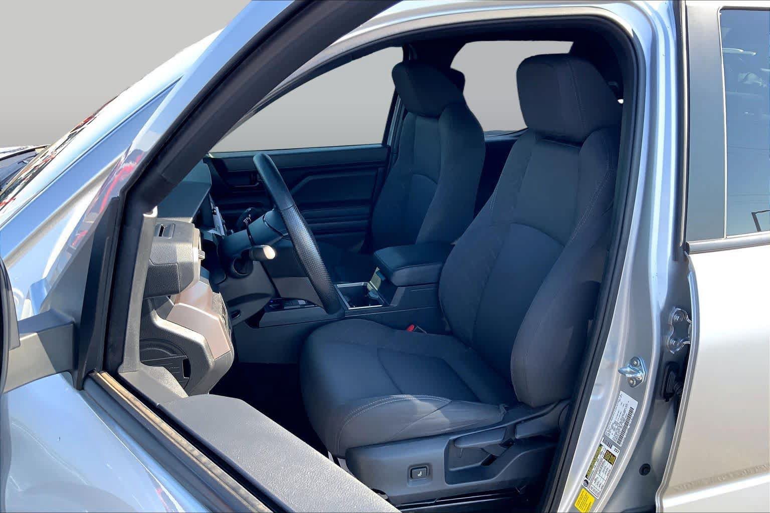 Used 2025 Toyota Tacoma SR5 AWD/4WD image 8