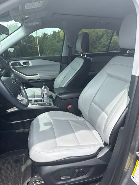 Used 2021 Ford Explorer XLT w/ Equipment Group 202A AWD/4WD image 9