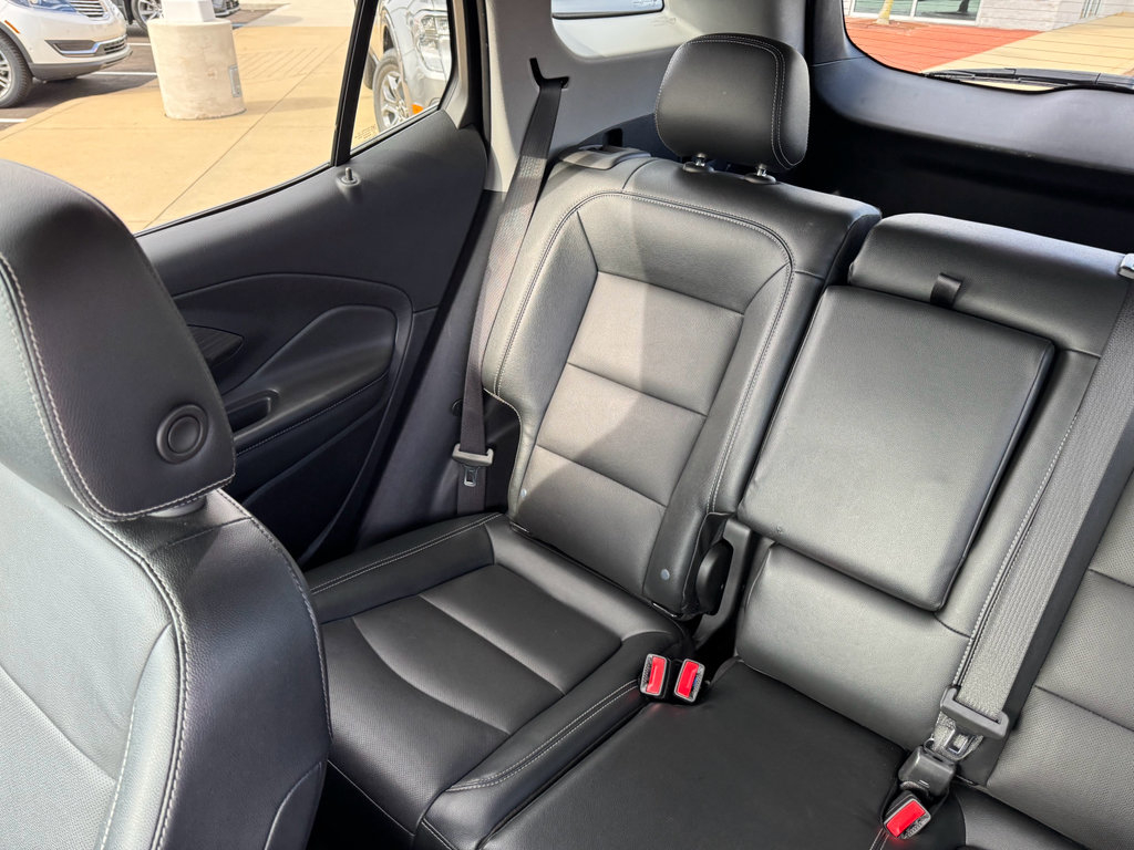 Used 2023 GMC Terrain SLT image 28