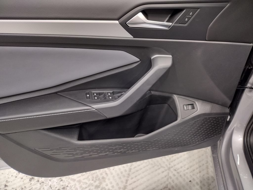 New 2026 Volkswagen Jetta SE FWD image 16