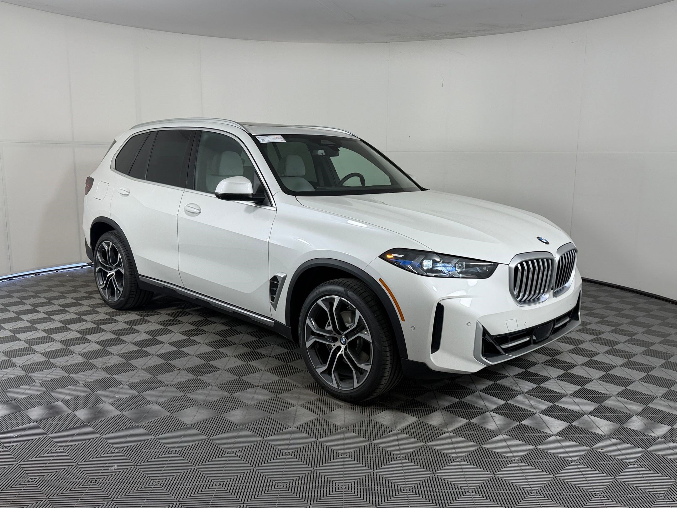 New 2026 BMW X5 sDrive40i w/ Climate Comfort Package RWD image 7