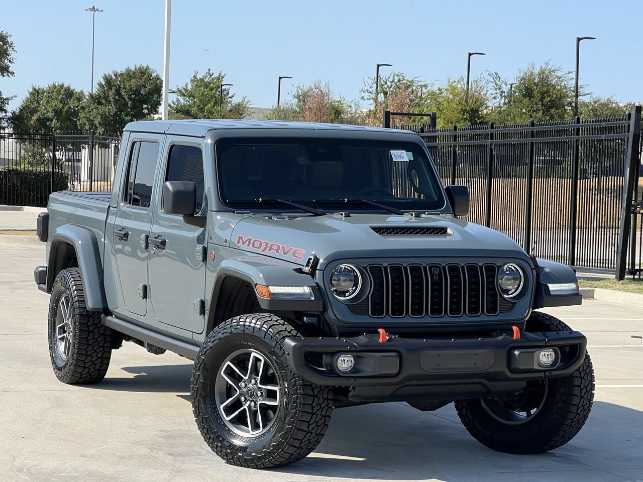 Used 2025 Jeep Gladiator Mojave AWD/4WD image 2