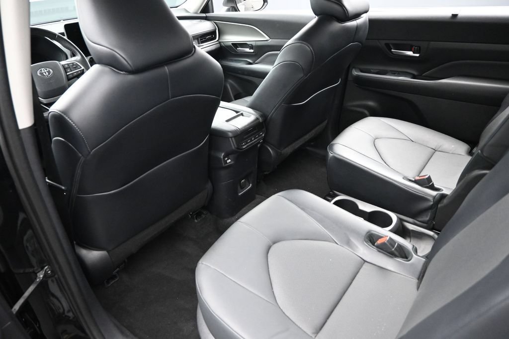 Used 2024 Toyota Grand Highlander AWD image 20