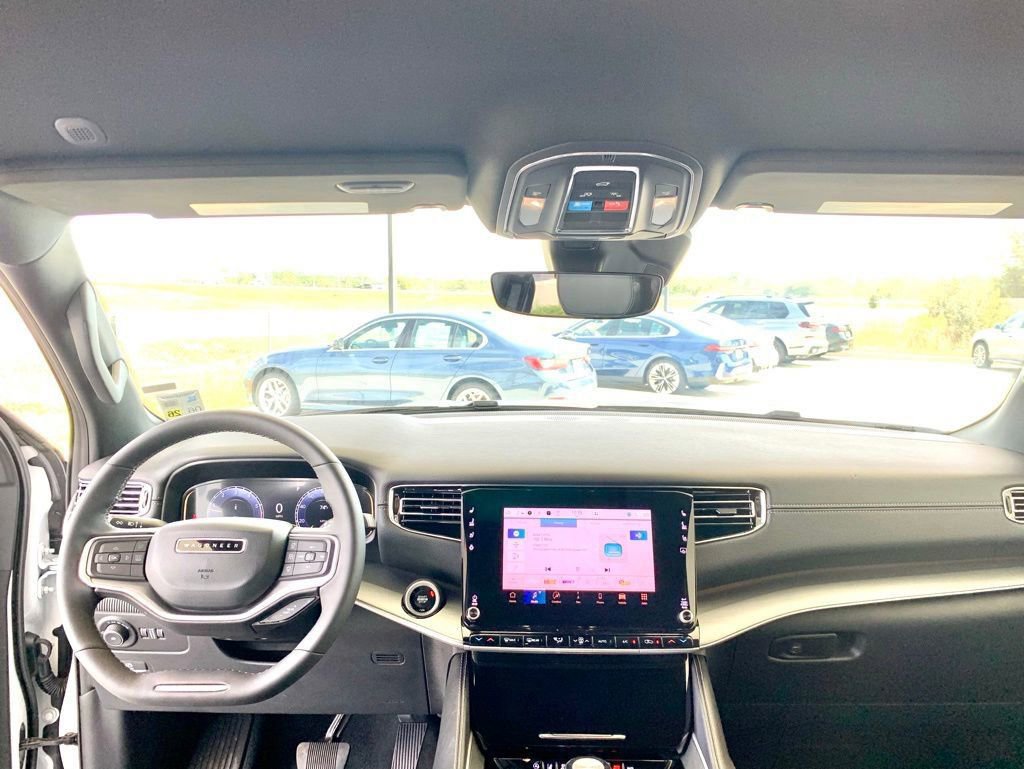 Used 2025 Jeep Wagoneer Series II w/ 8-Passenger Seating Package image 18