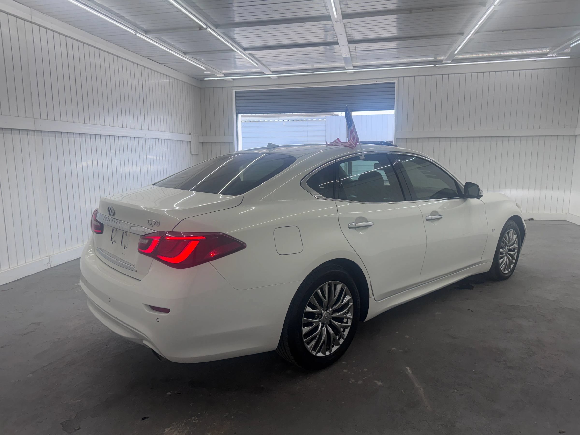 Used 2015 INFINITI Q70 3.7 RWD image 5