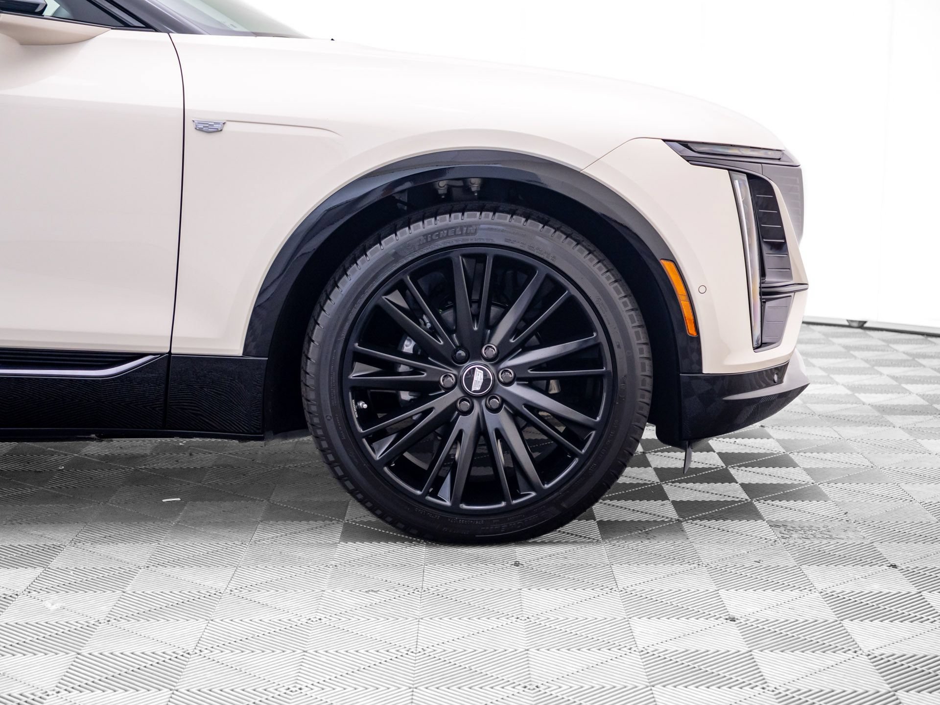 New 2027 Cadillac Lyriq Signature Sport w/ LPO, ONYX Package AWD/4WD image 38