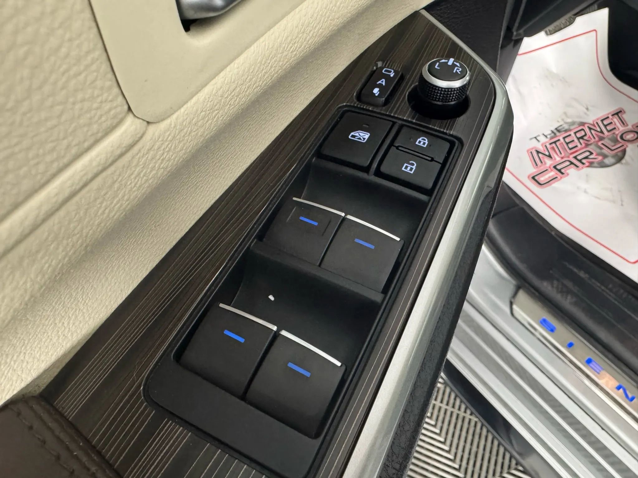 Used 2024 Toyota Sienna Platinum image 44