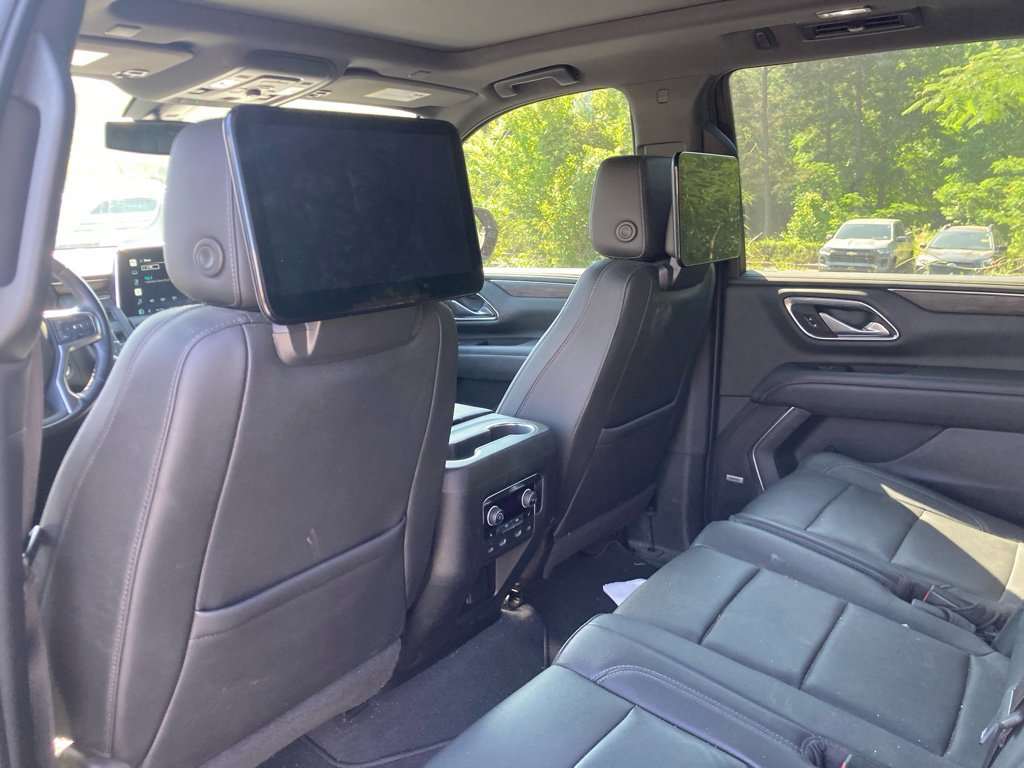 Used 2022 Chevrolet Tahoe Z71 w/ Luxury Package AWD/4WD image 7