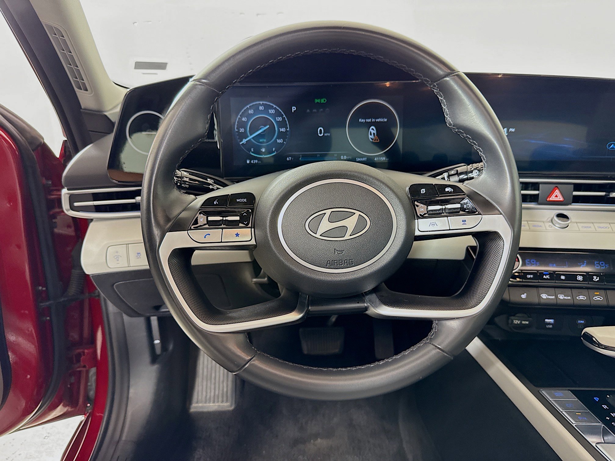 Used 2024 Hyundai Elantra Limited FWD image 12