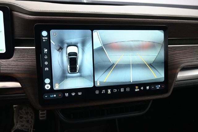 Used 2023 Rivian R1S Adventure Dual AWD/4WD image 10