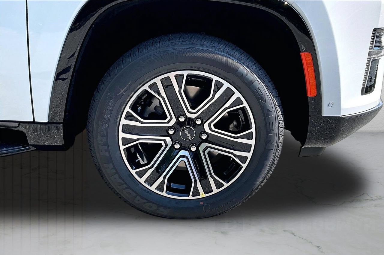 New 2026 Jeep Grand Wagoneer 4WD image 34