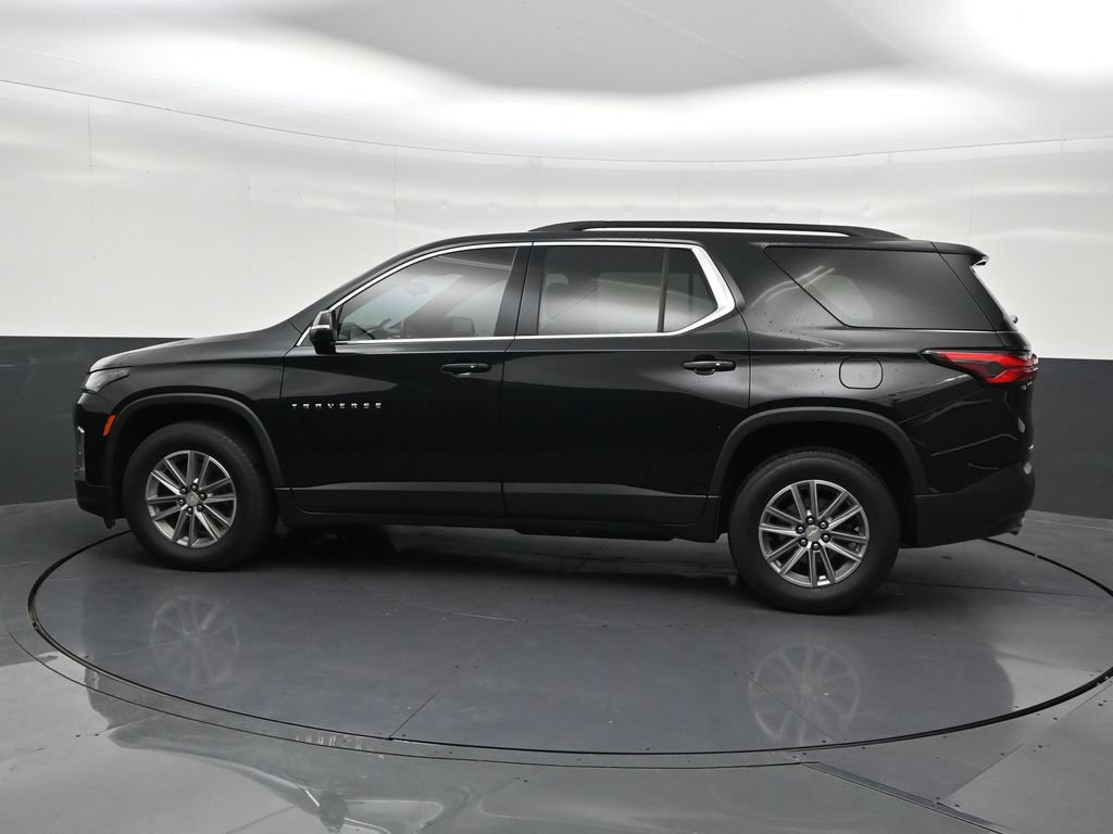 Used 2023 Chevrolet Traverse LT FWD image 2