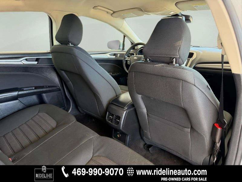 Used 2020 Ford Fusion SE FWD image 18
