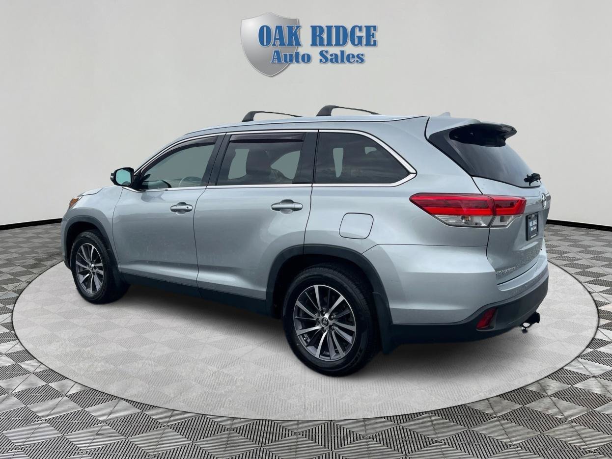 Used 2019 Toyota Highlander XLE AWD/4WD image 7