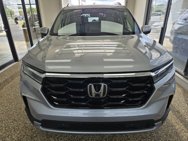 Used 2023 Honda Pilot Touring image 6