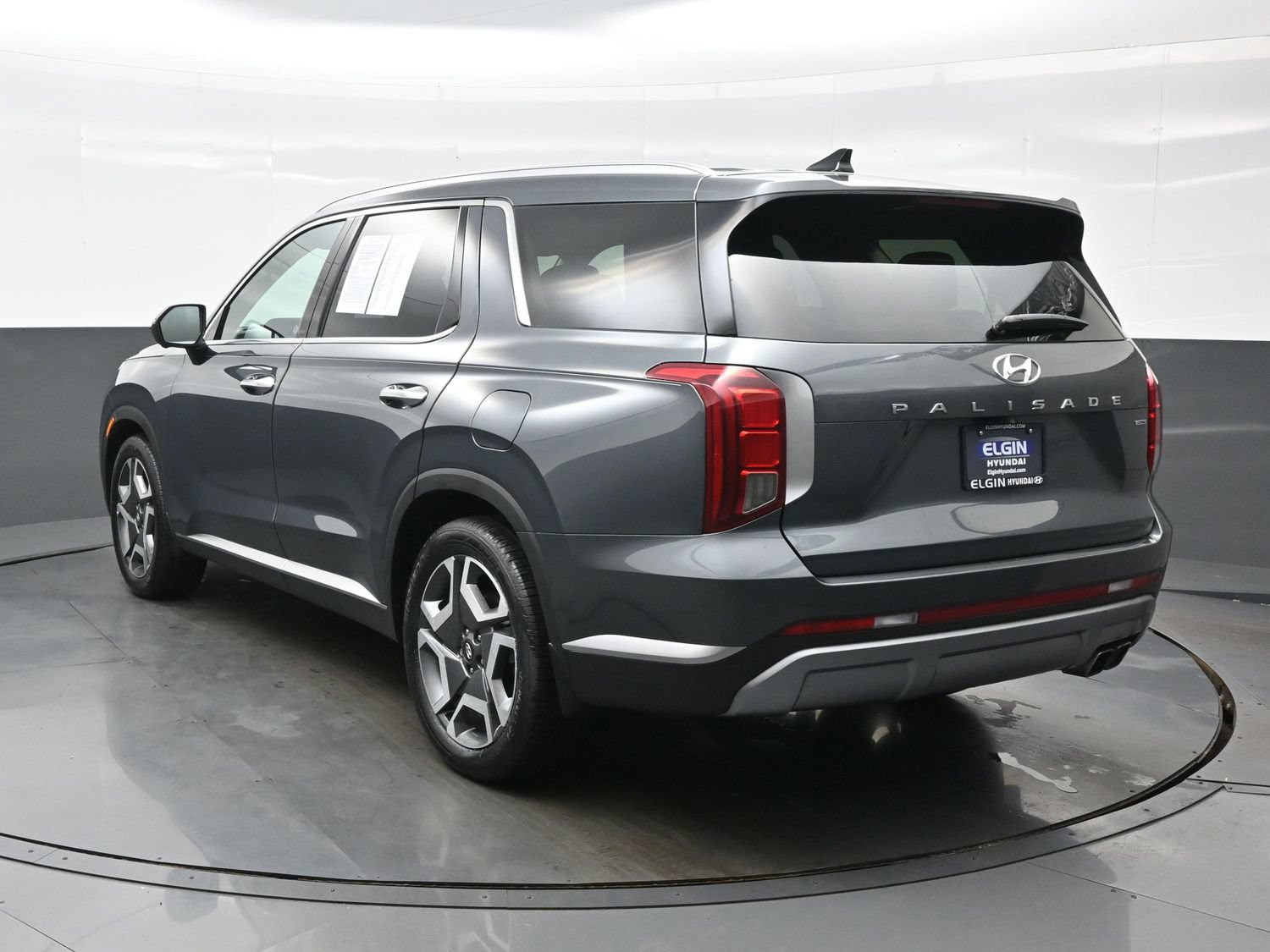 Certified 2023 Hyundai Palisade SEL w/ Winter Package AWD/4WD image 4