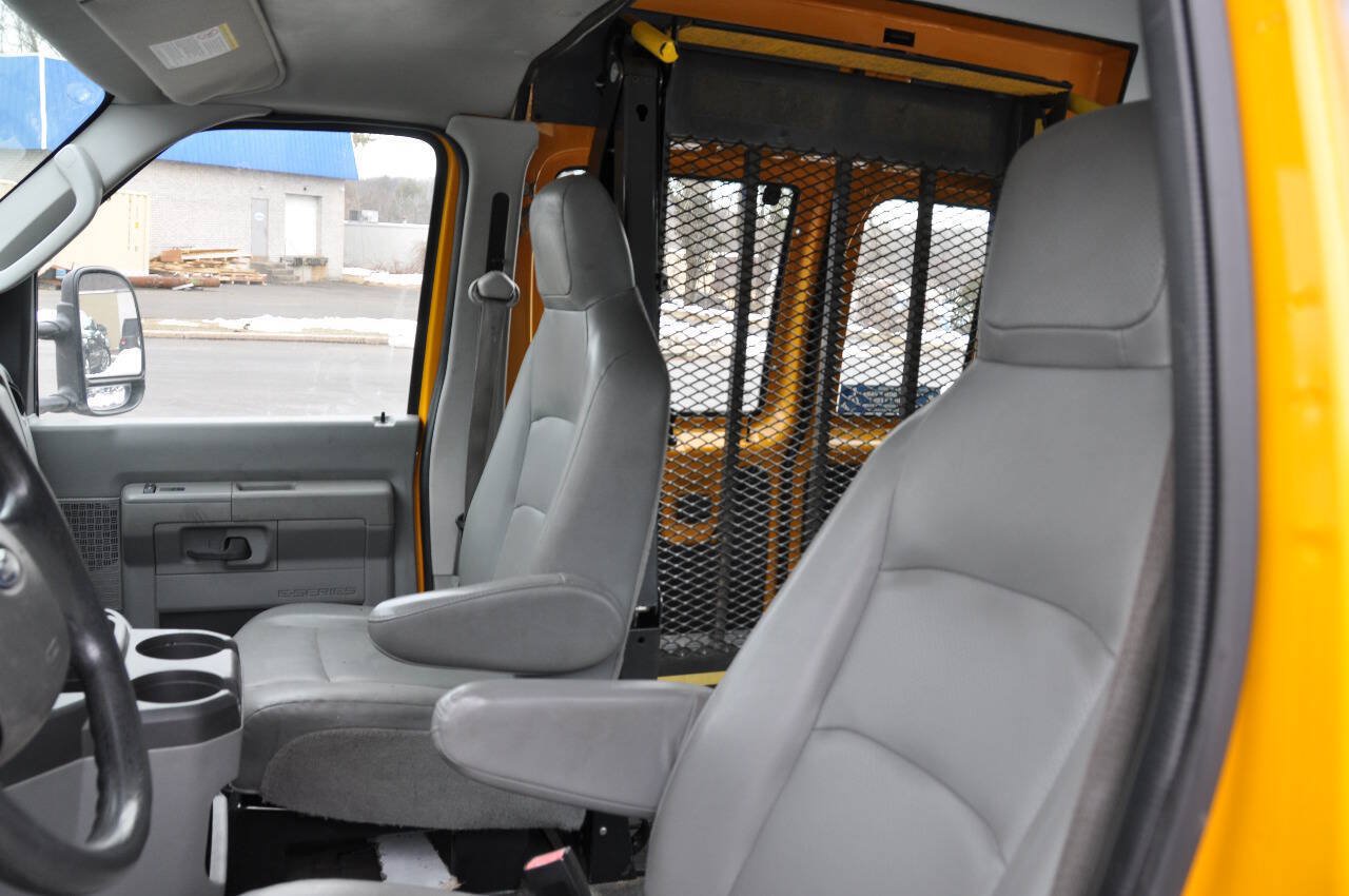 Used 2014 Ford E-250 and Econoline 250 Extended w/ Power Group RWD image 18