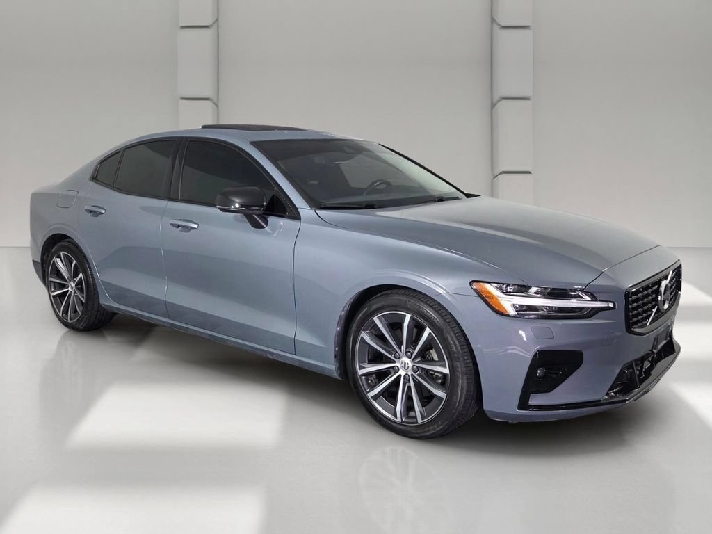 Used 2022 Volvo S60 B5 Momentum AWD/4WD image 2