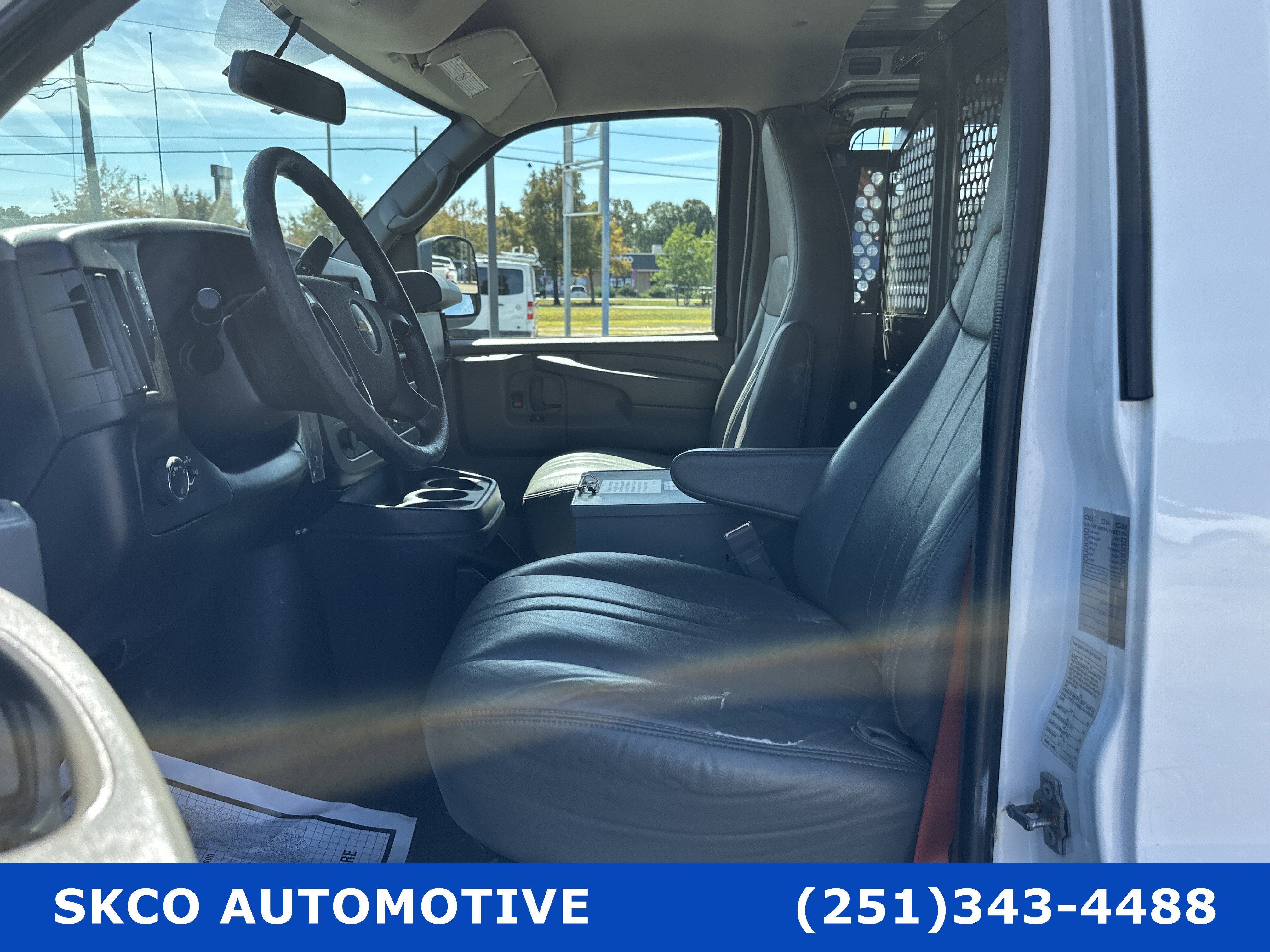 Used 2015 Chevrolet Express 2500 image 10